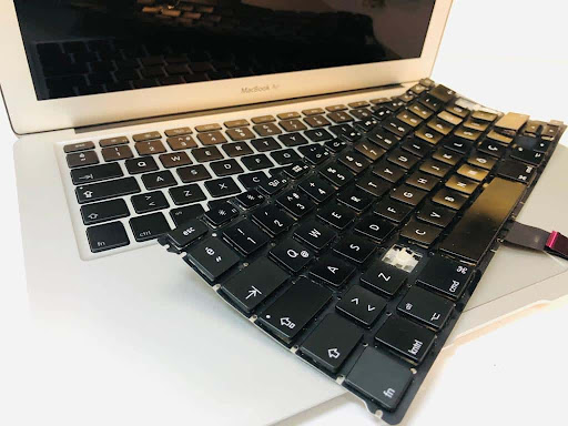 Macbook Pro A1707 klavye değişimi