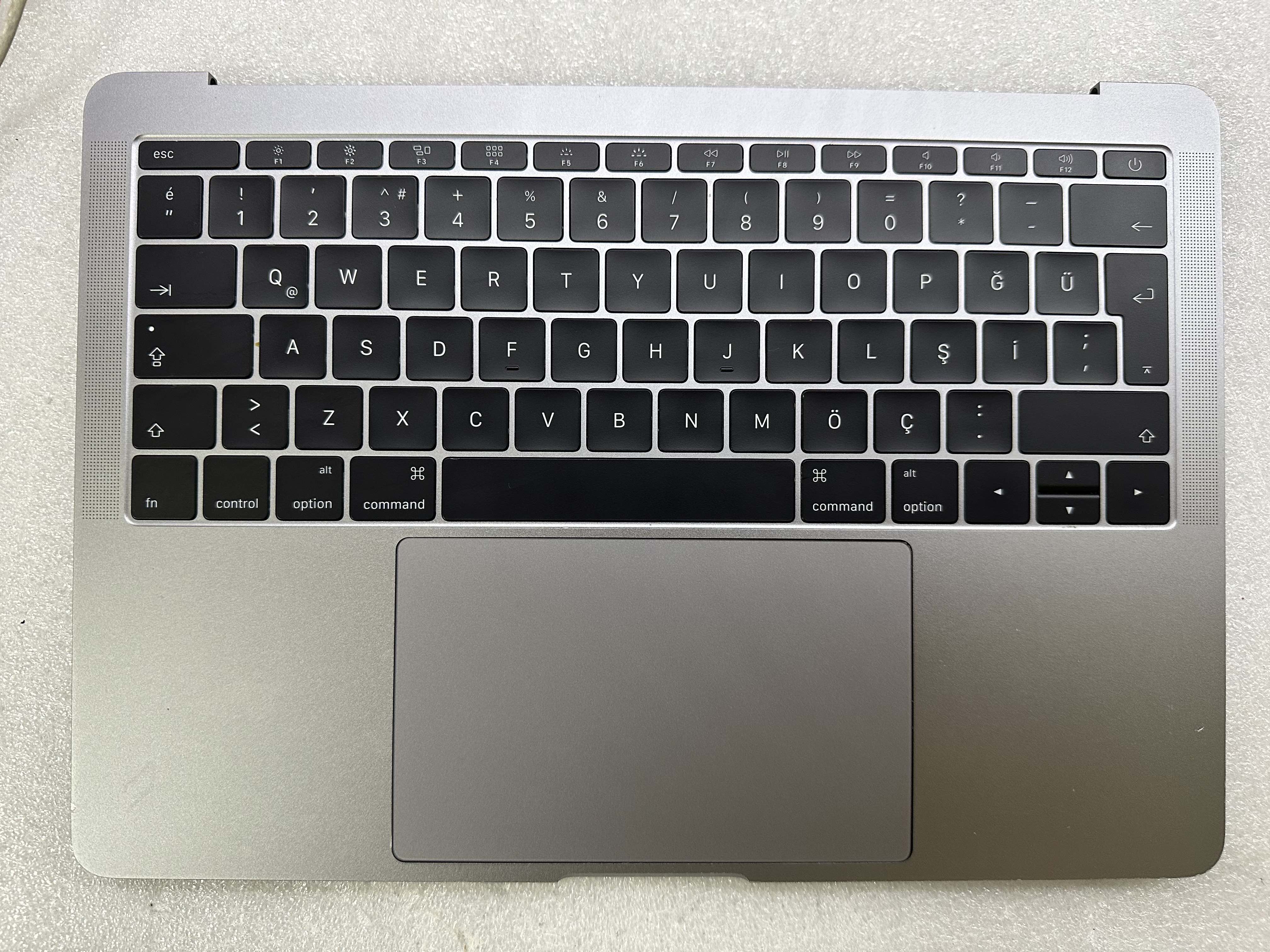 Macbook Pro A1708 klavye değişimi