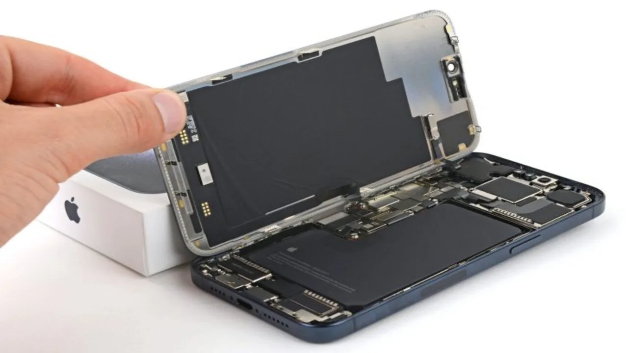 iPhone 16 Pro Max Batarya Değişimi